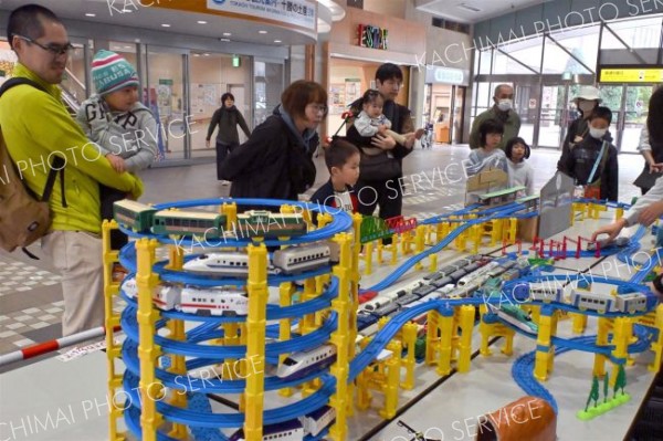 ＪＲ帯広駅開業１２０周年　模型展示や移動足湯で節目祝う