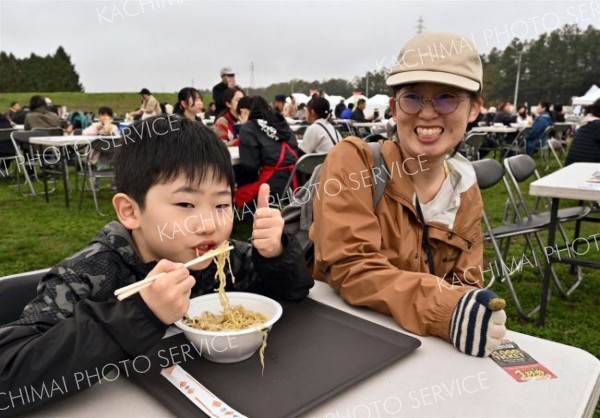 ご当地麺食べ比べ！音更で「ら～麺村」１９日まで
