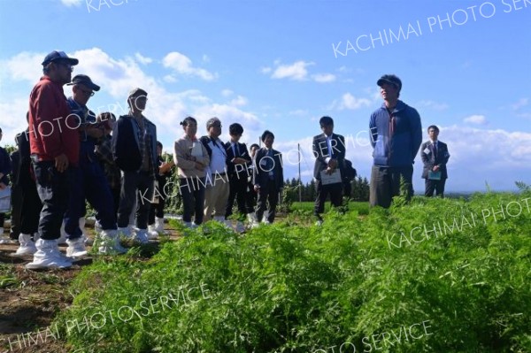 持続可能な農業を情報発信、現地ツアーに管内農場３カ所視察