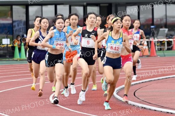 【Ｕ１６女子１０００メートル・予選３組】２分５１秒５５で予選を通過した
