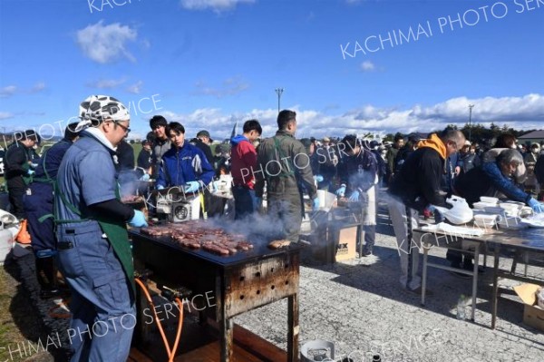 詰め放題やしほろ牛ステーキに大行列　しほろ収穫祭