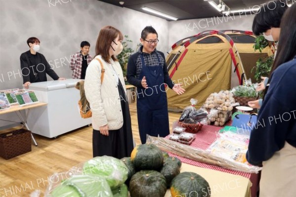 旬の野菜販売にぎわう　日本旅行北海道帯広支店「どまんなかマルシェ」