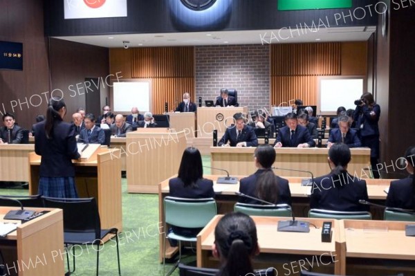 大樹高校３年生が議員を務めた高校生議会