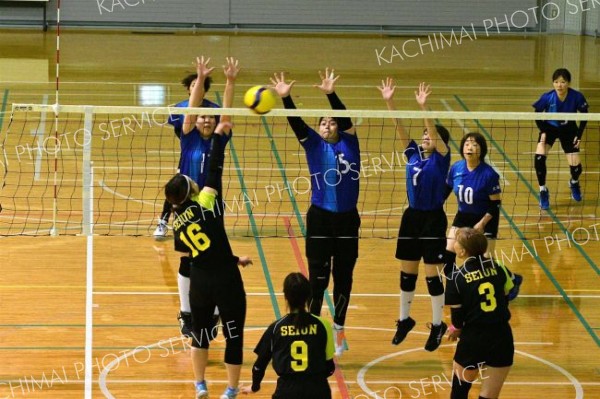 本別クラブ初Ｖ　勝毎社コカ・コーラ杯争奪全十勝ママさんバレー 11
