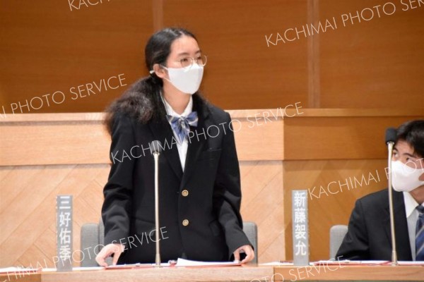 ３グループに分かれ、「空き家のリニューアル」や「子育て支援の充実」などを提案した