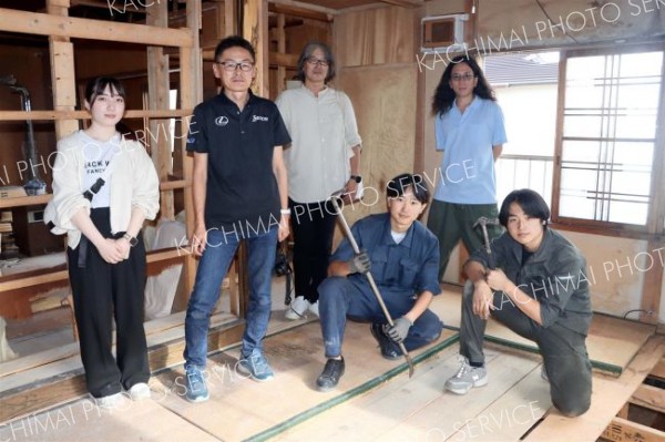空き家の解体作業