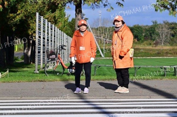 ２０年間、子供たちの登校を見守り続ける