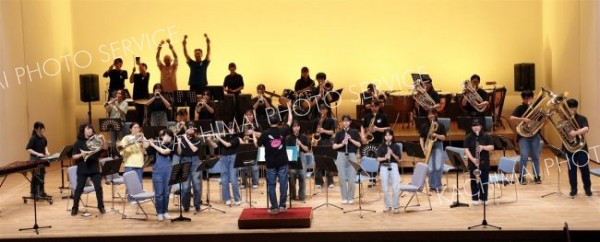 保護者も特別出演、３年生は最後の熱演　池田中吹奏楽部が定期演奏会