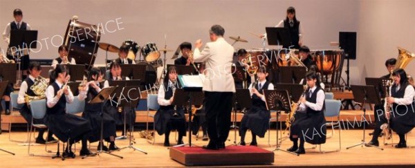 練習の成果を披露する部員