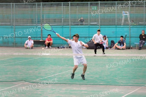 タケシマスポーツＡが男女優勝　全十勝加盟団体対抗ソフトテニス 8