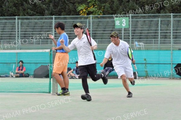 タケシマスポーツＡが男女優勝　全十勝加盟団体対抗ソフトテニス 10