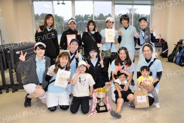 女子優勝・準優勝のタケシマスポーツ