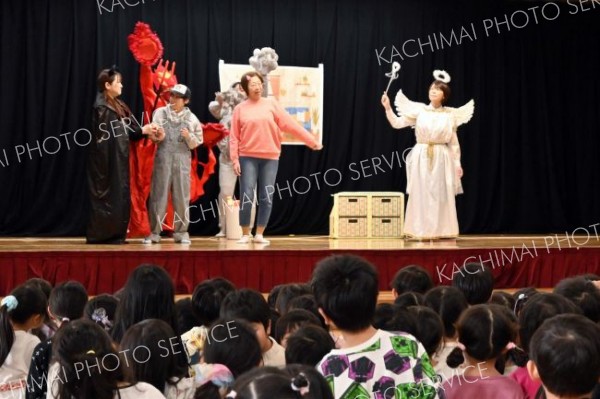 女性消防団が火の怖さ伝える防火演劇　帯広市「桜華分団」、幼稚園などで