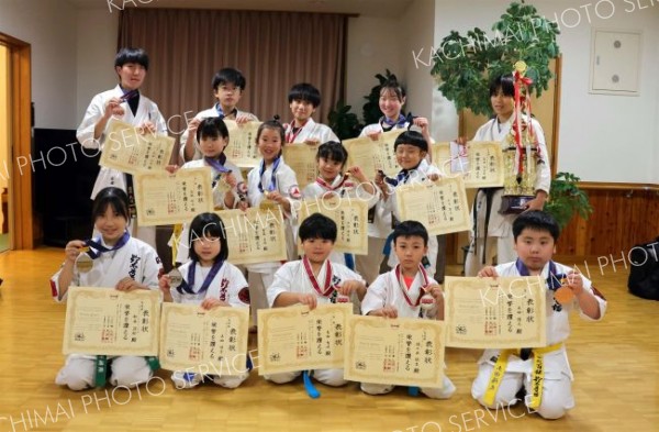 十勝の４選手Ｖ　葵塾と鈴木道場が健闘　フルコンタクトカラテチャレンジトーナメント