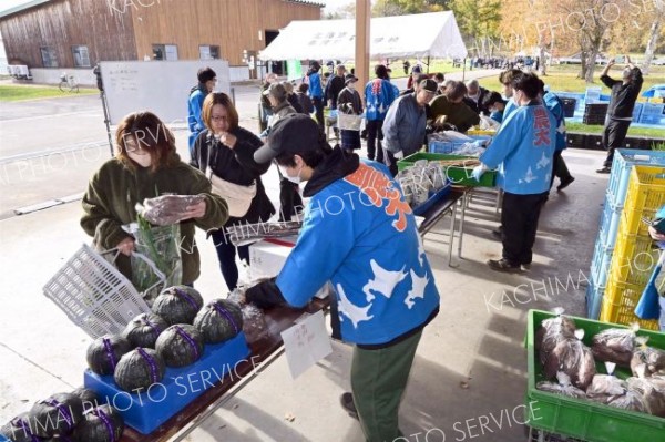 本別農大市が大盛況　秋の恒例イベントに約２６０人が来場