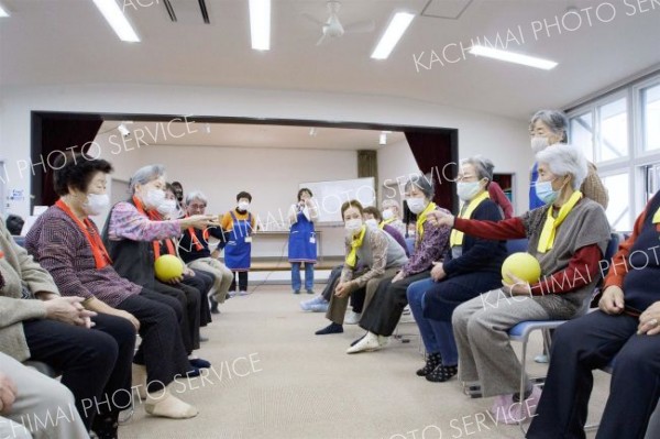 じゃんけんリレーを楽しむ参加者