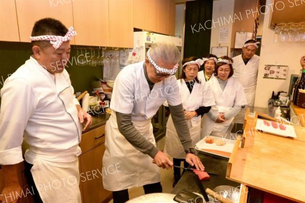 ネタの切り方を学ぶ参加者