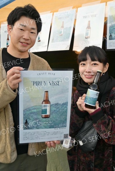 広尾サンタランド点灯式で「ピルイニッセ」をＰＲするラベルをデザインした