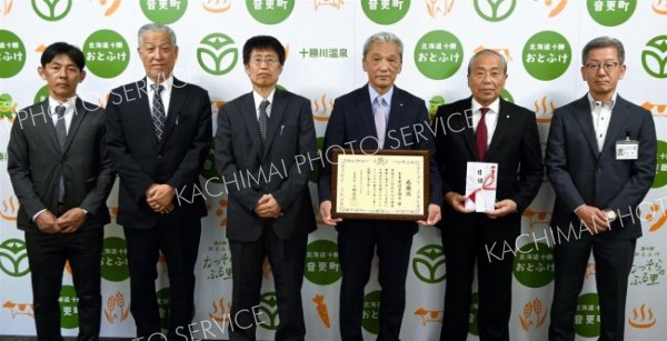 音更建設業協会が生理用ナプキンを寄贈