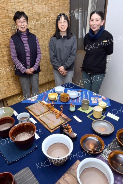 一点ずつ表情の異なる作品が並ぶ会場。