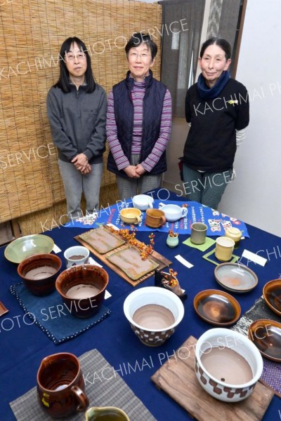 一点ずつ表情の異なる作品が並ぶ会場。