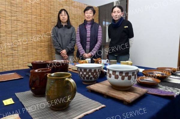 一点ずつ表情の異なる作品が並ぶ会場。