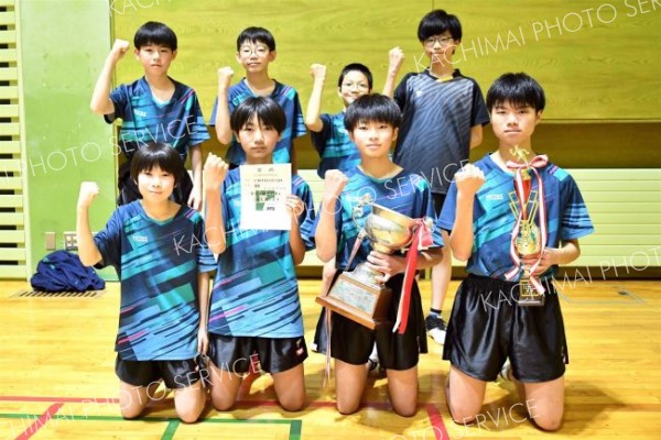 男子団体戦の頂点に立った札内東