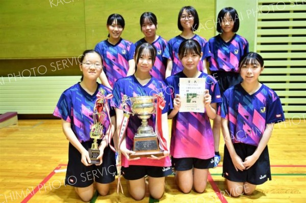 女子団体戦を制した札内