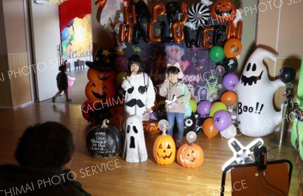 仮装でまちなか練り歩く　しみずハロウィンウォーク 2