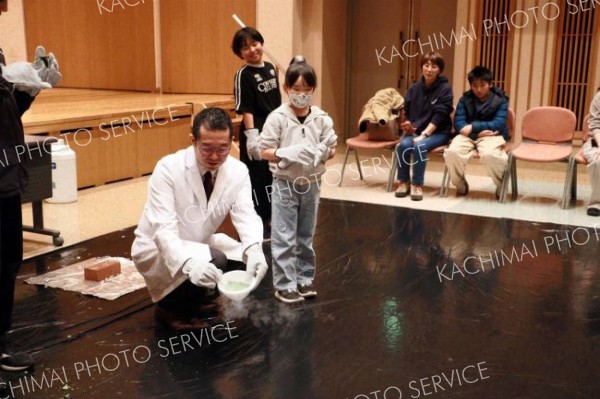 子どもたちが楽しく学んだ理科実験教室