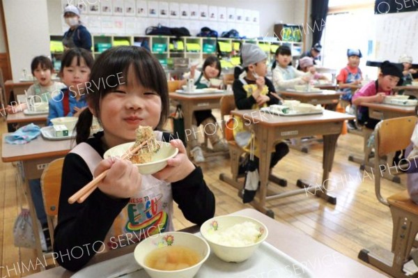 地元の味を楽しむ　大樹ふるさと給食