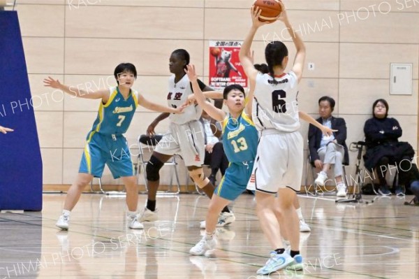 【女子決勝リーグ・札幌山の手―日本航空北海道】守備で相手にプレッシャーをかける札幌山の手