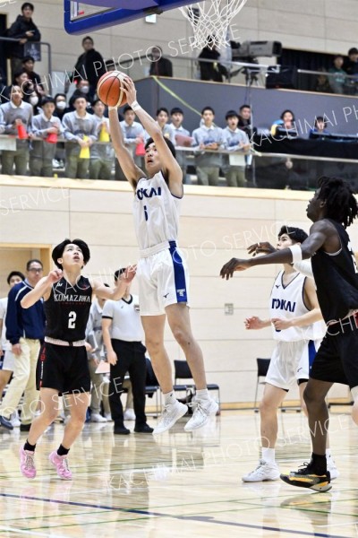 【男子決勝リーグ・東海大札幌―駒大苫小牧】リバウンドを制する東海大札幌