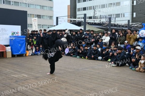 フリースタイルフットボーラー「ＫＵＲＯ」さんによるパフォーマンス