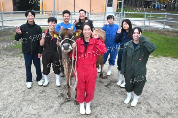 「アニメみたい」夢かなった！　帯農高３年・新居さん全国１位　ホルスタイン共進会リードマンコンテスト