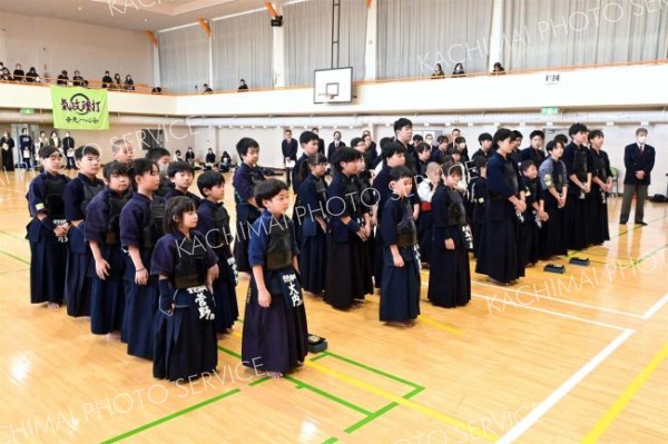 小学生３１人、中学生１４人が参加した東北部少年剣道本別大会