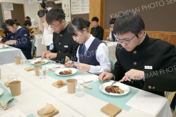 豊かな足寄食材を満喫する足寄中３年生