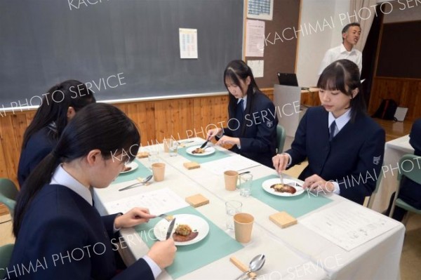 豊かな足寄食材を満喫する足寄中３年生