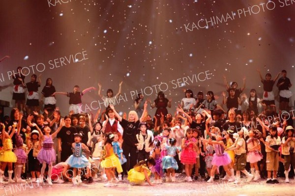 ２４０人迫力のダンス　スタジオゼロ　清水で３ステージ