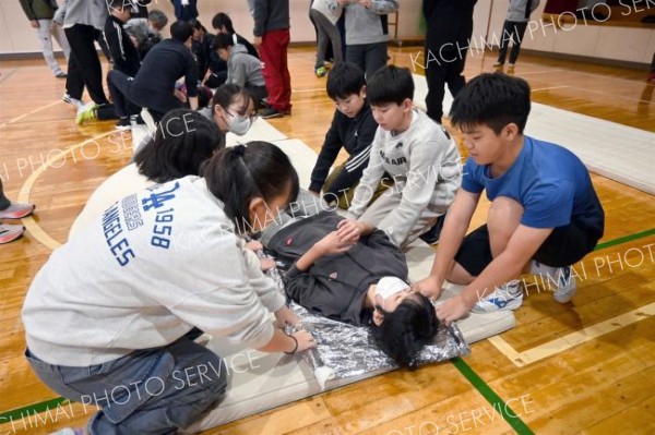 保温用アルミシート用い災害対応学ぶ　広尾で栗林建設