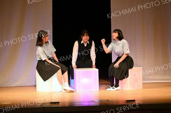 帯広三条高校演劇部が全道発表大会前に模擬公演