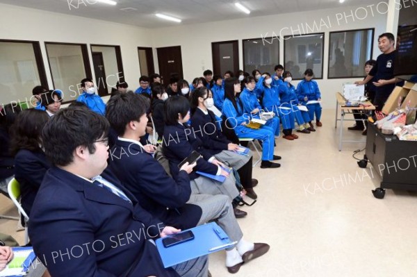 広尾と本別の高校３年生３９人が地域素材を生かした商品開発について学んだ