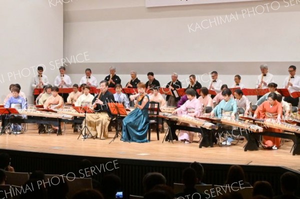 息の合った演奏を披露した