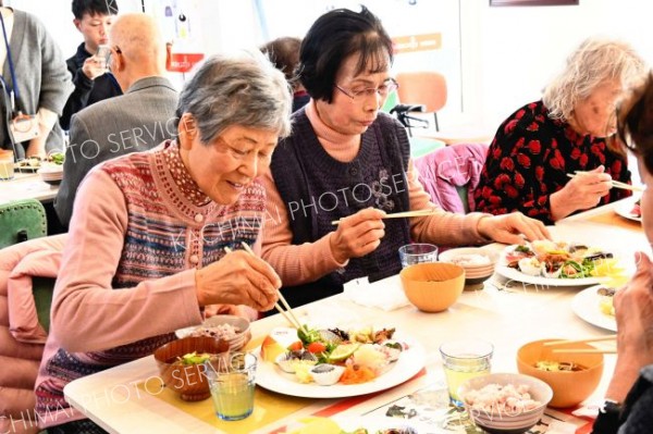 バスツアーで栄養バランス学ぶ　更別村介護予防教室で帯広を訪問