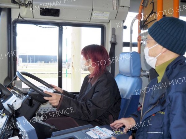 バスドライバー確保へ運転体験会　道とバス協会