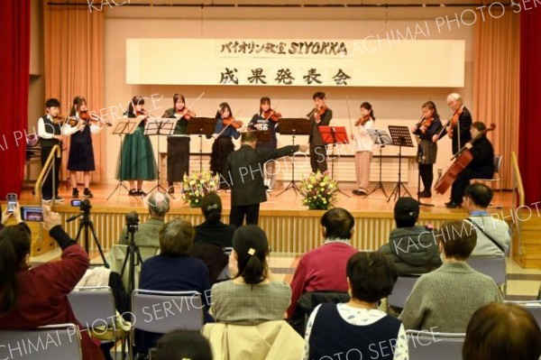 １４人練習の成果披露、初心者バイオリン教室発表会　音更