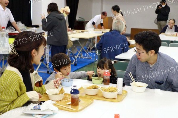 打ちたて味わう　大樹そばまつり