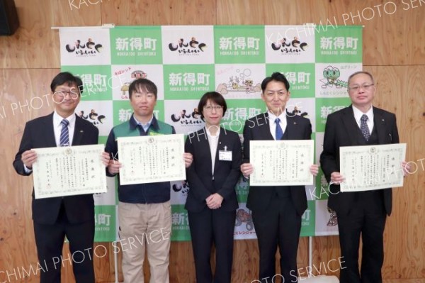 地域貢献の建設３社に感謝状　新得町