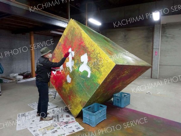 共同制作として実行委メンバーが制作した巨大な立方体作品