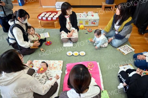 悩み多い離乳食「長い目で見守って」　ママと赤ちゃんのもぐもぐ食事講座